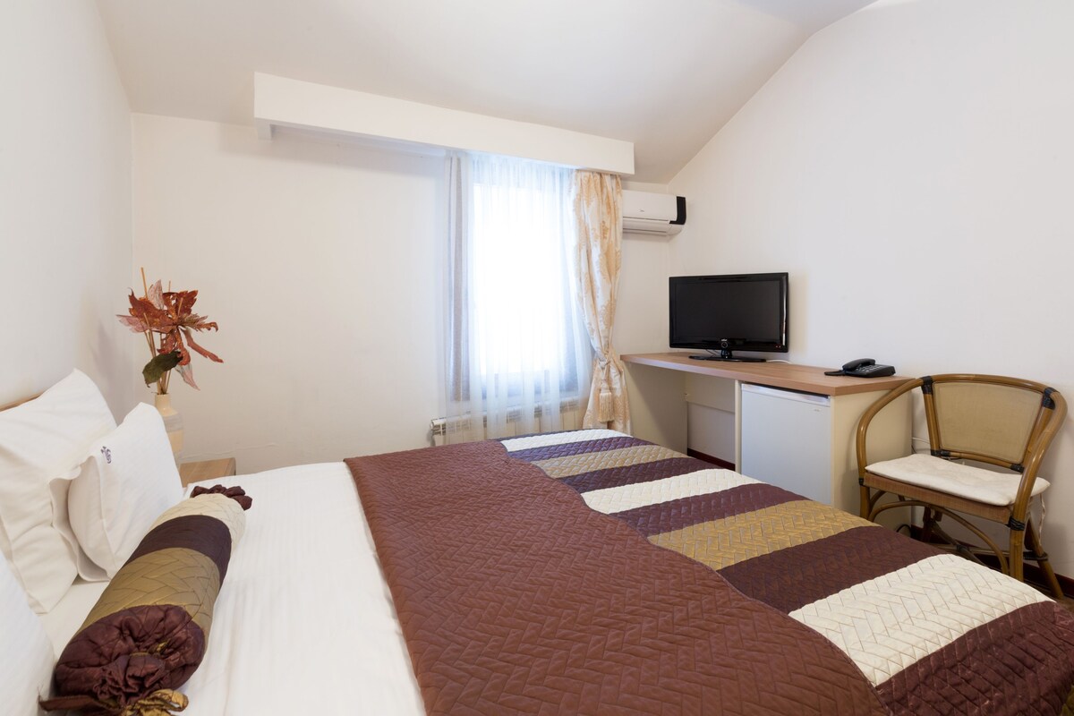 Superior-Doppel- oder -Zweibettzimmer