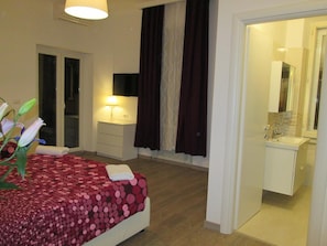 Free minibar items, soundproofing, free WiFi