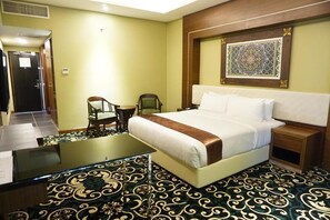 客房內保險箱、書桌、熨斗/熨衣板、免費無線上網