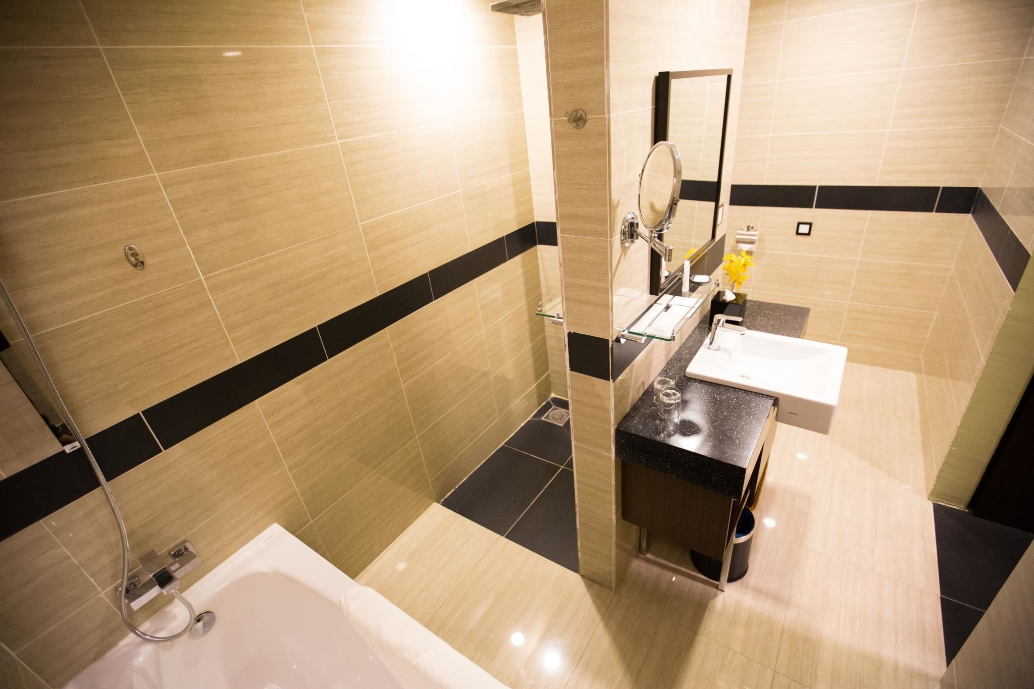 premier king room | bathroom | shower, rainfall showerhead, free toiletries, hair dryer