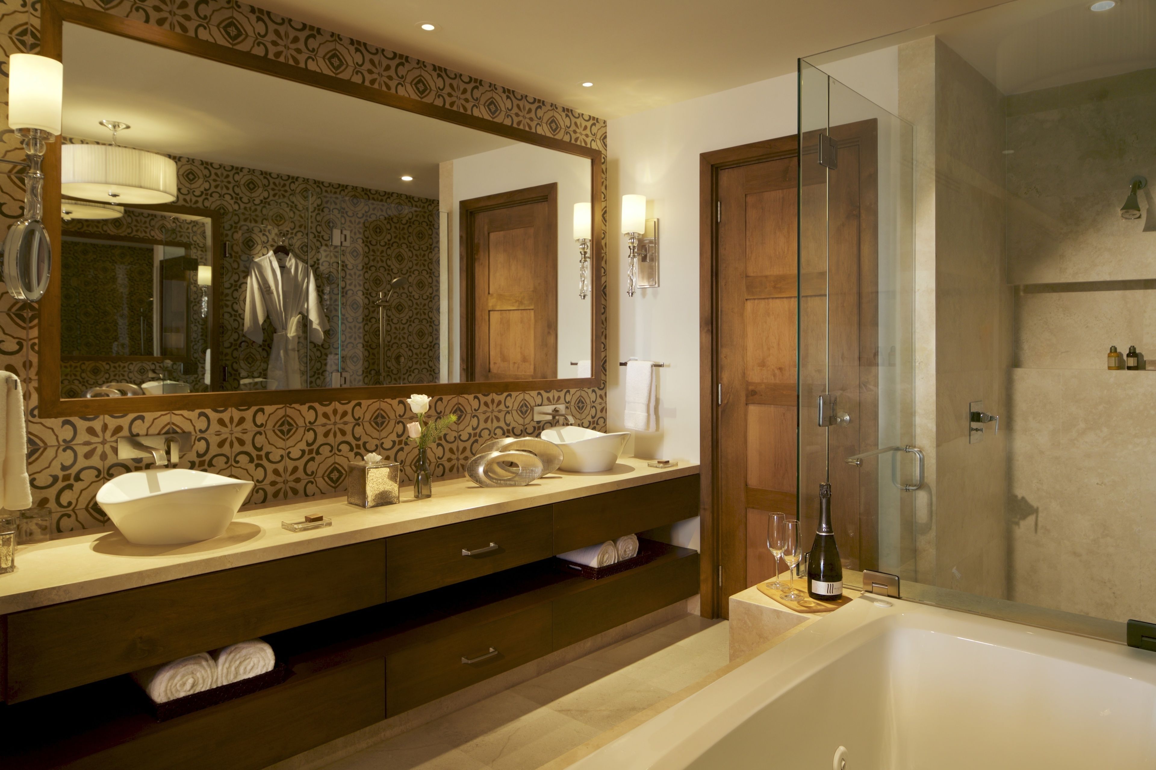 grand studio | bathroom | separate bathtub and shower, rainfall showerhead, free toiletries