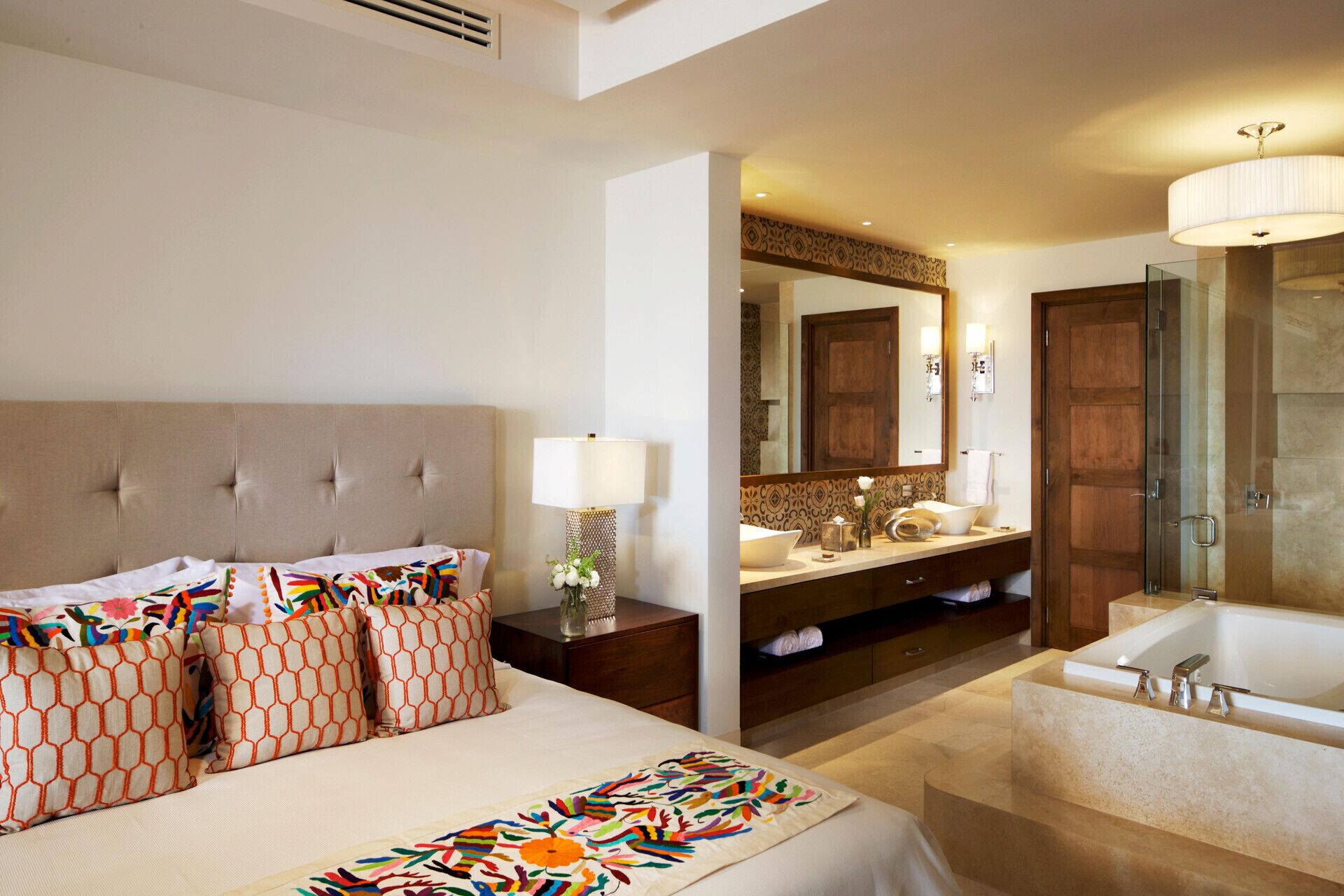 Frette Italian sheets, premium bedding, in-room safe, blackout drapes