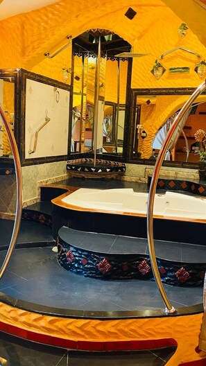 Free toiletries, hair dryer, towels - Penthouse Hotel - Adults Only (Pattaya)