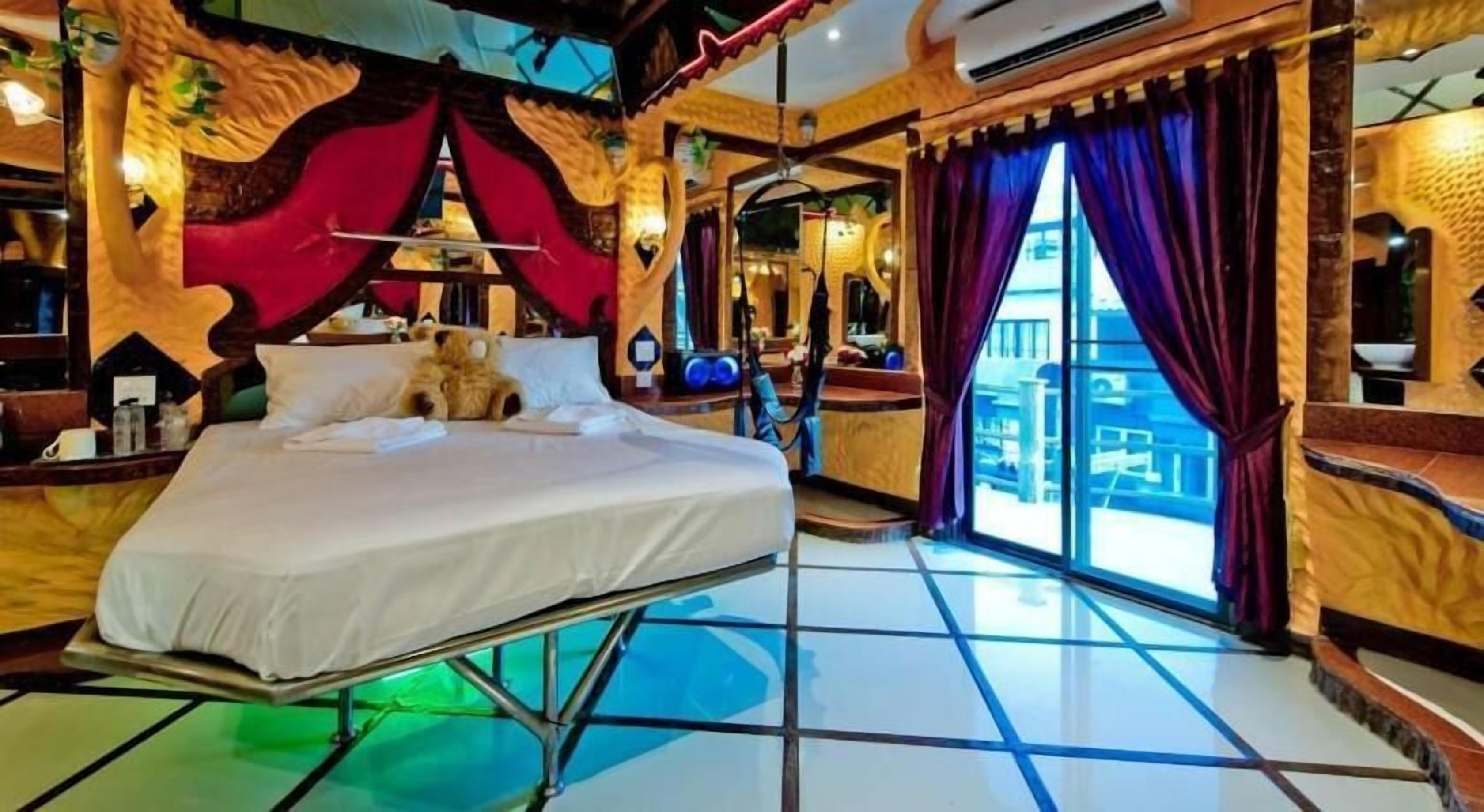 1 quarto, frigobar, cofres nos quartos, individualmente decorados