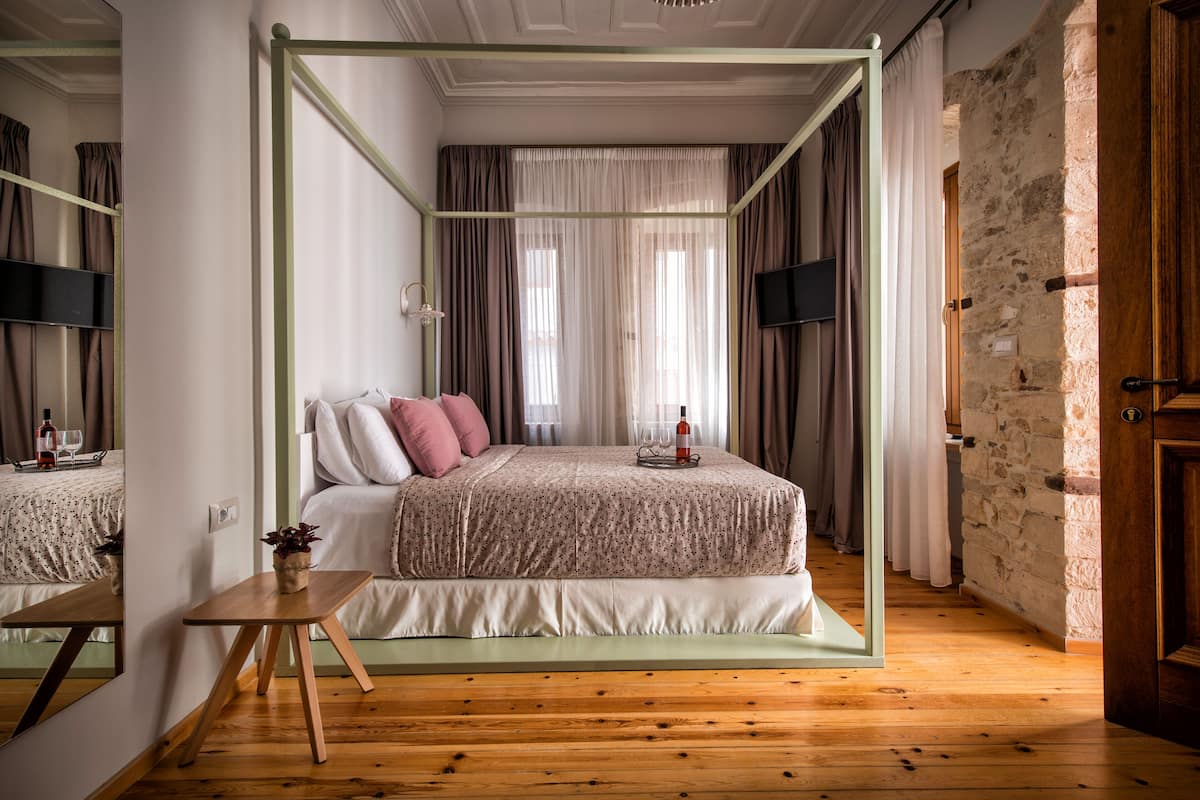 Draps italiens de Frette, literie de qualité, coffre-fort, bureau
