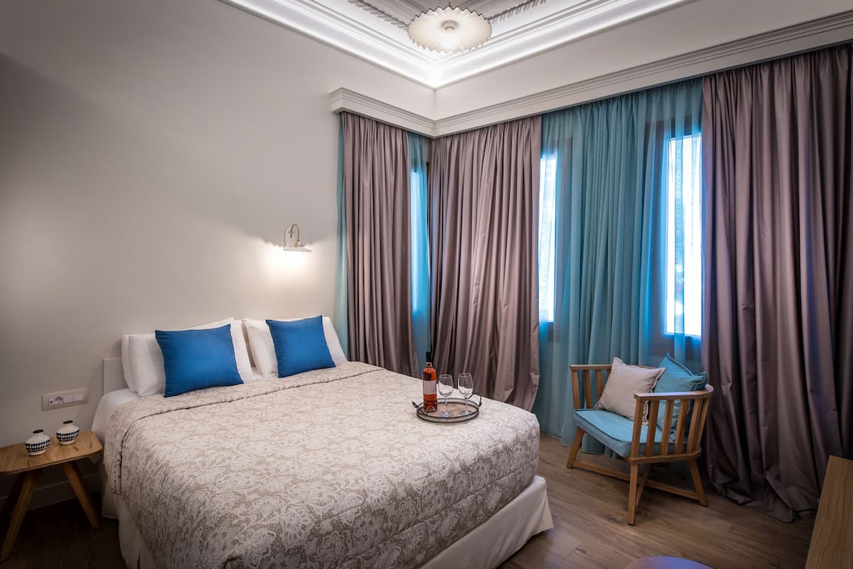 Superior-Doppelzimmer, Stadtblick | Italienische Bettbezüge von Frette, hochwertige Bettwaren, Zimmersafe