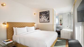 Boulevard Studio | Premium bedding, minibar, in-room safe, desk