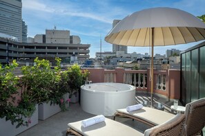 Boutique Rooftop Jacuzzi | Balcony view