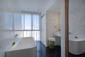 Roof Top Suite | Bathroom | Deep soaking tub, rainfall showerhead, free toiletries, hair dryer
