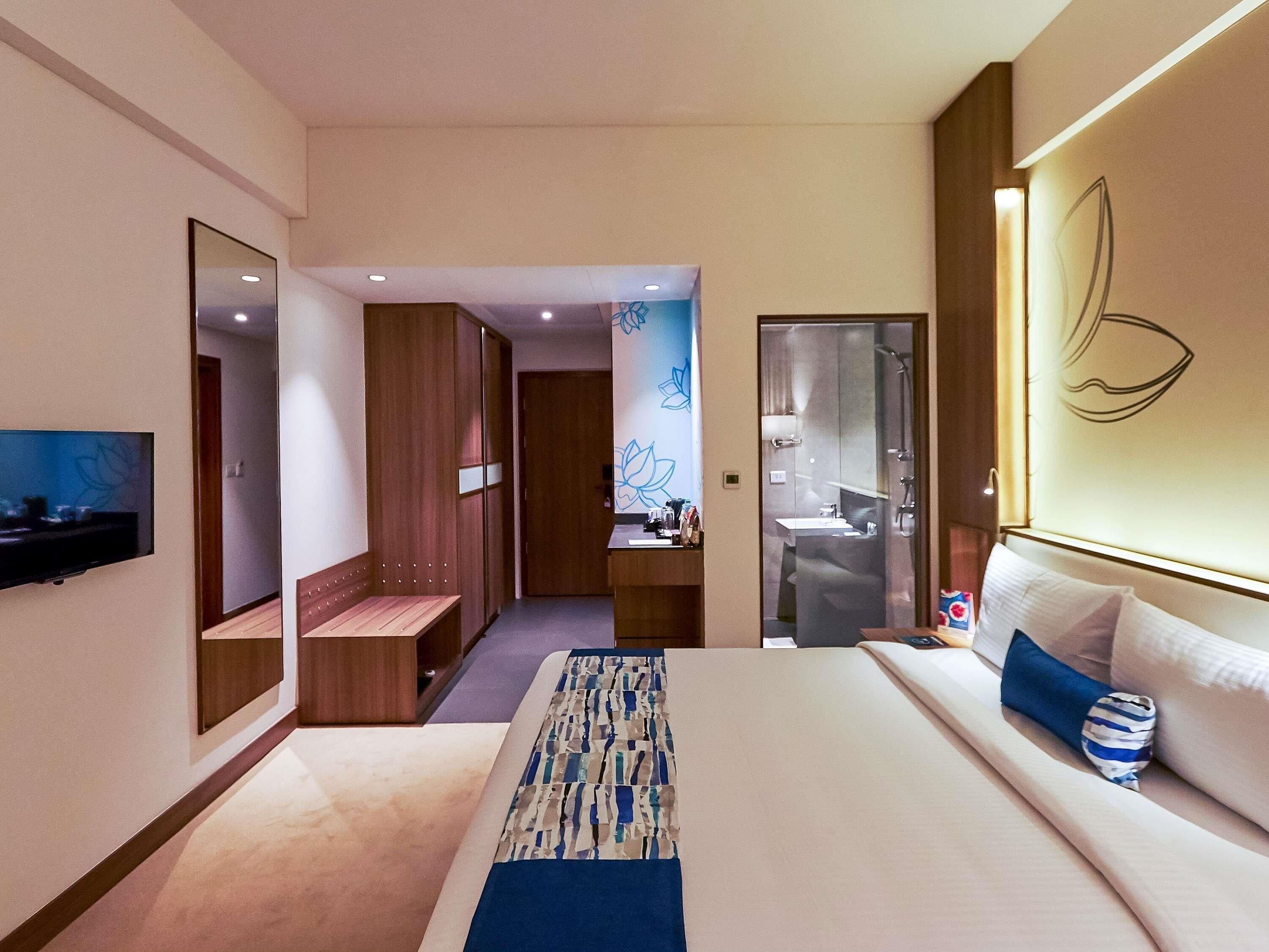 Hochwertige Bettwaren, Betten mit Memory-Foam-Matratzen, Minibar