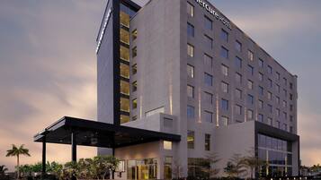 Experience the sleek, contemporary design of Mercure Hotel, featuring a flat facade and beautifully landscaped surroundings.