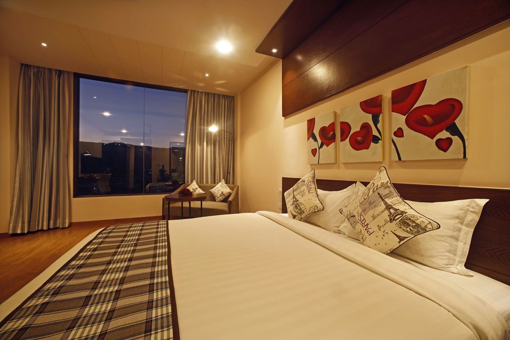 Ropa de cama de alta calidad y minibar 