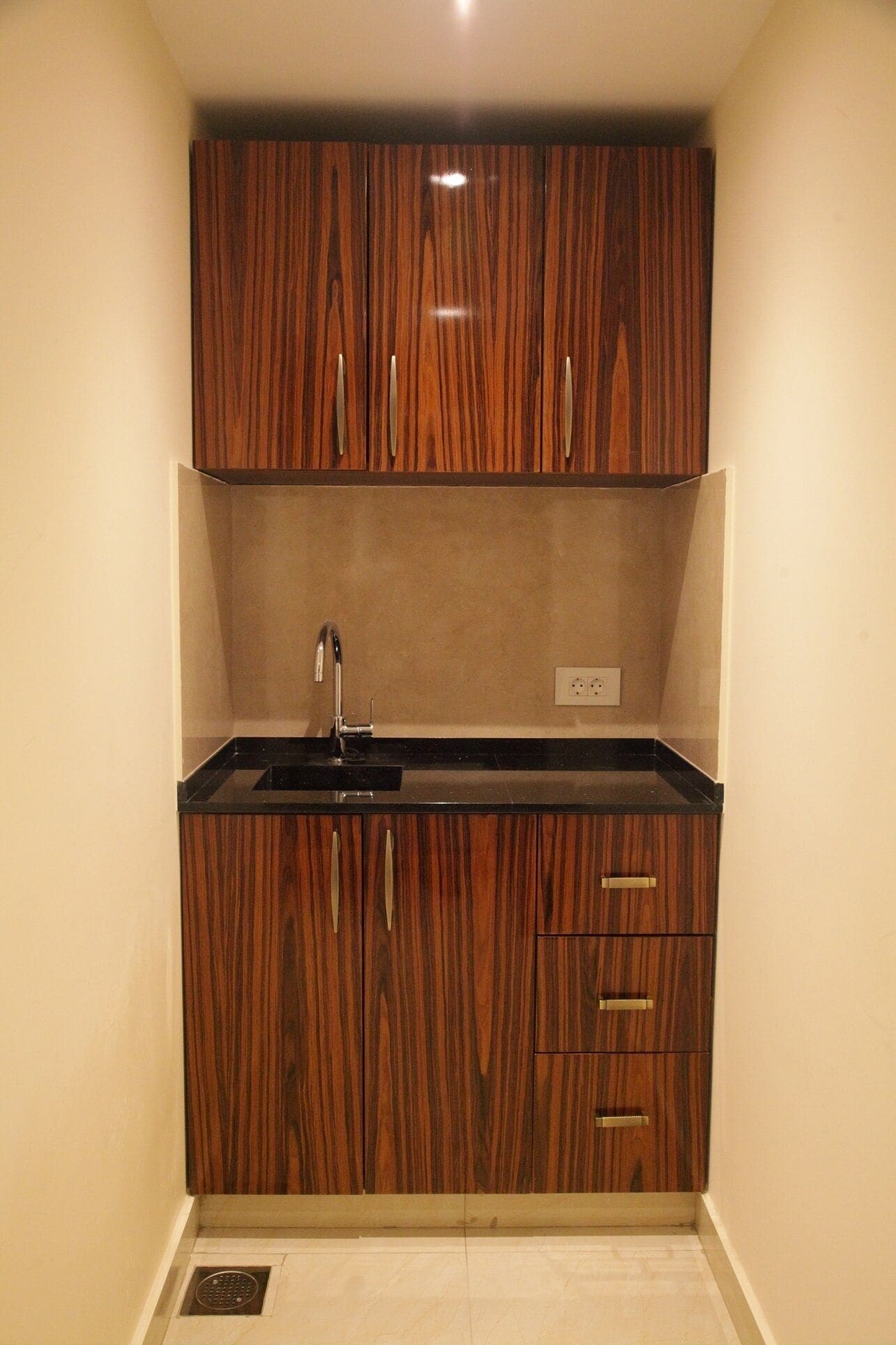 fridge, microwave, coffee/tea maker, electric kettle