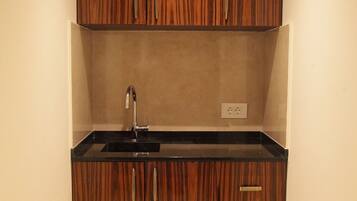 Coffee/tea maker, fridge, microwave, electric kettle
