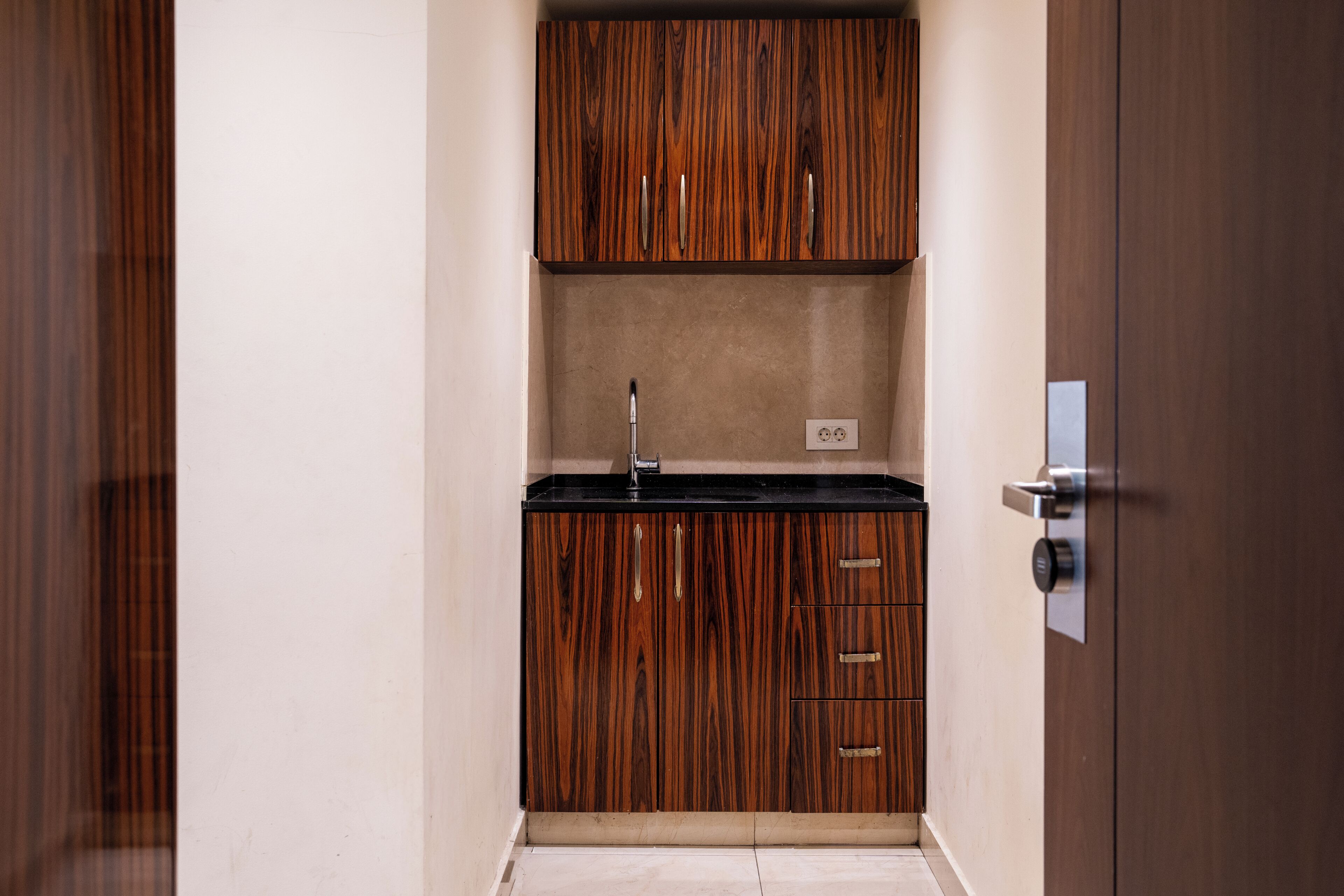 Grand Studio Suite, Non Smoking | Minibar, in-room safe, desk, iron/ironing board (on request)
