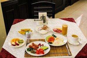 Free continental breakfast 