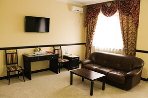 Junior Suite | Premium bedding, minibar, desk, free WiFi - Belon Life Hotel (Astana)
