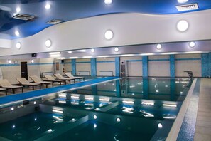 Indoor pool, pool loungers