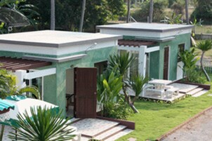 Bangalow Villa | Escritorio, cortinas opacas, wifi gratis