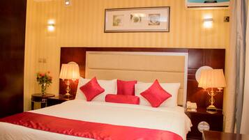 Separate bathtub and shower, free toiletries, hair dryer, bathrobes