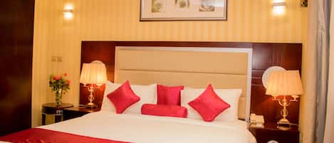 Badkar och dusch, gratis toalettartiklar, hårtork och badrock