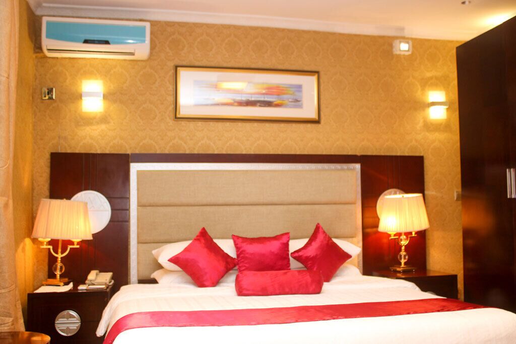 Premium bedding, in-room safe, desk, rollaway beds