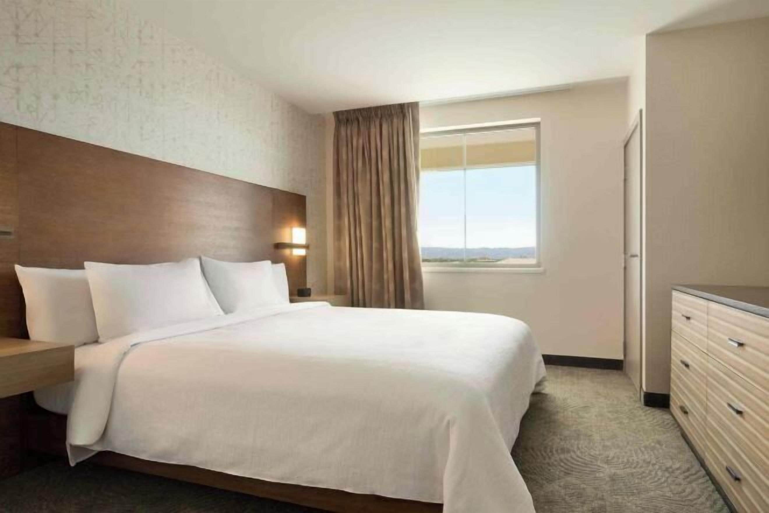 1 dormitori, caixa forta a l'habitació i decoració individual 