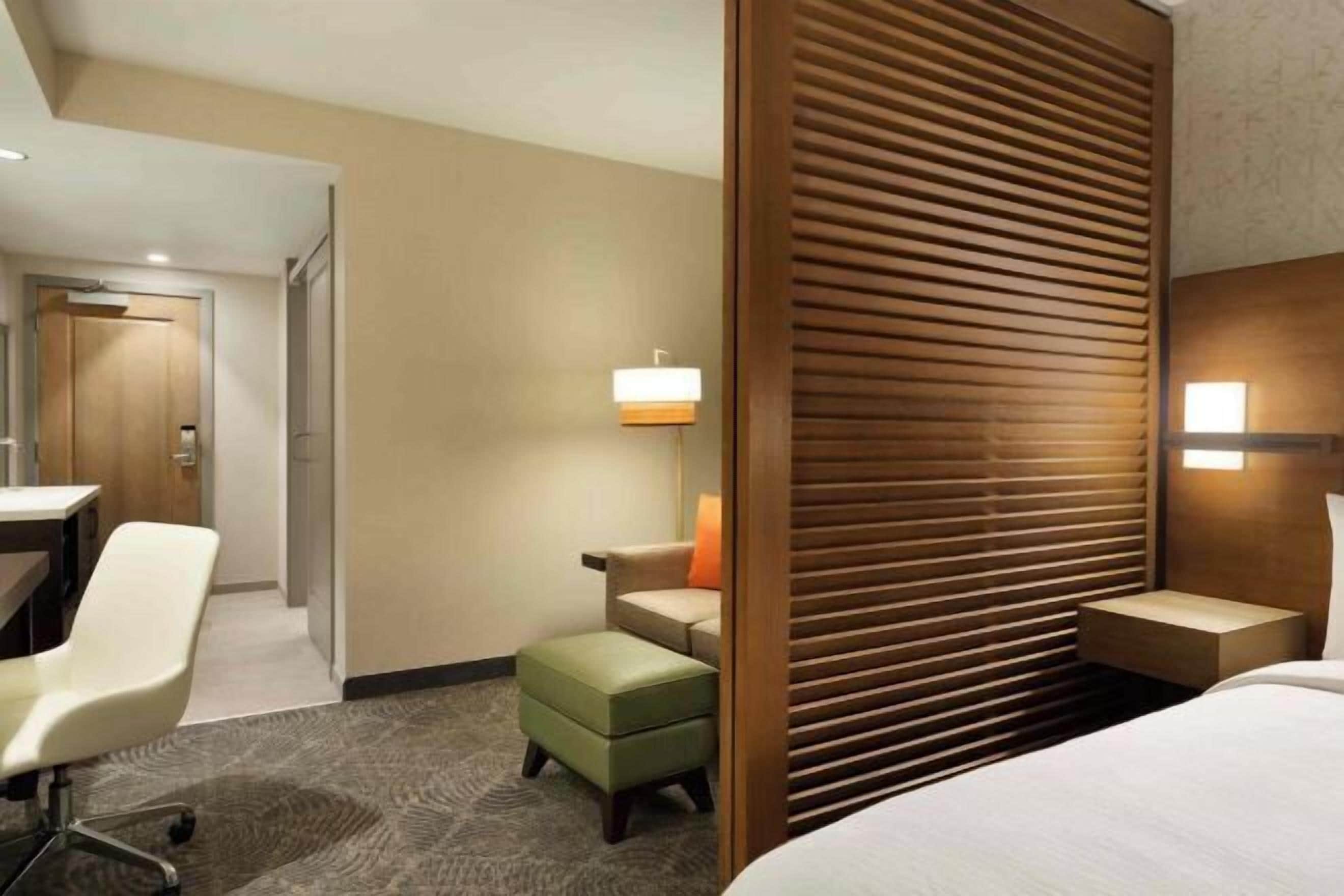 1 dormitori, caixa forta a l'habitació i decoració individual 