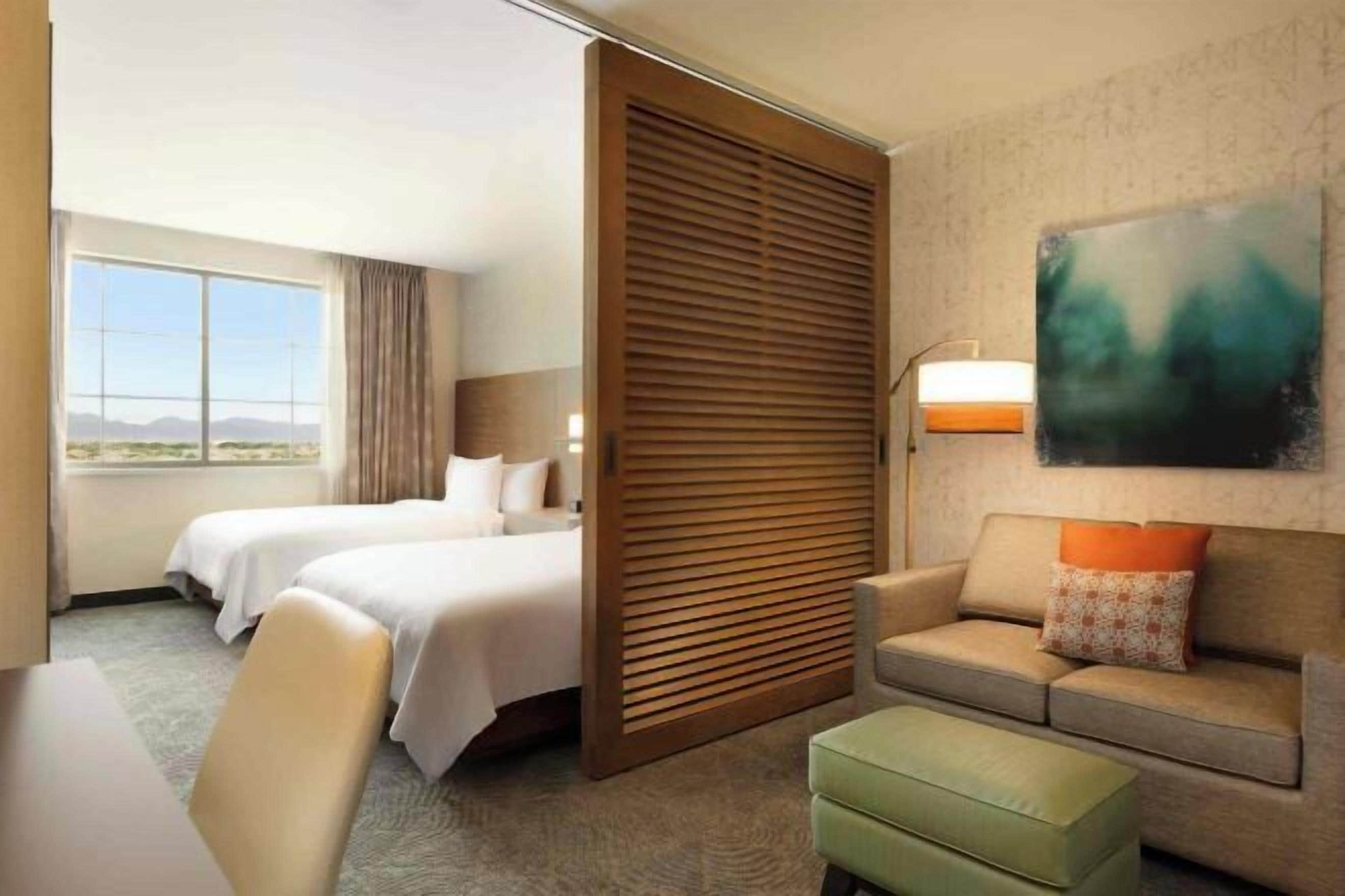 1 dormitori, caixa forta a l'habitació i decoració individual 