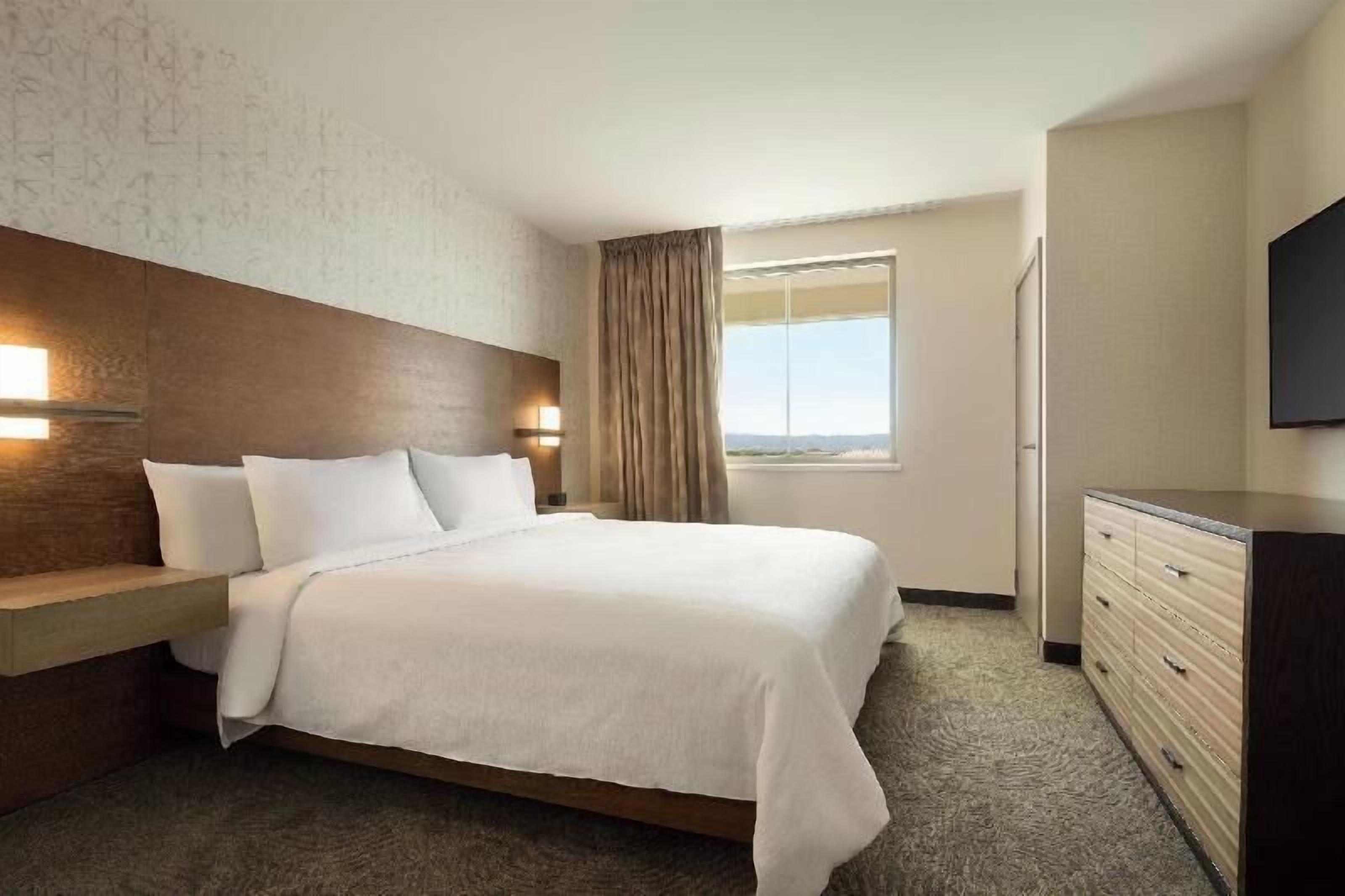 1 bedroom, in-room safe, individually decorated, individually furnished