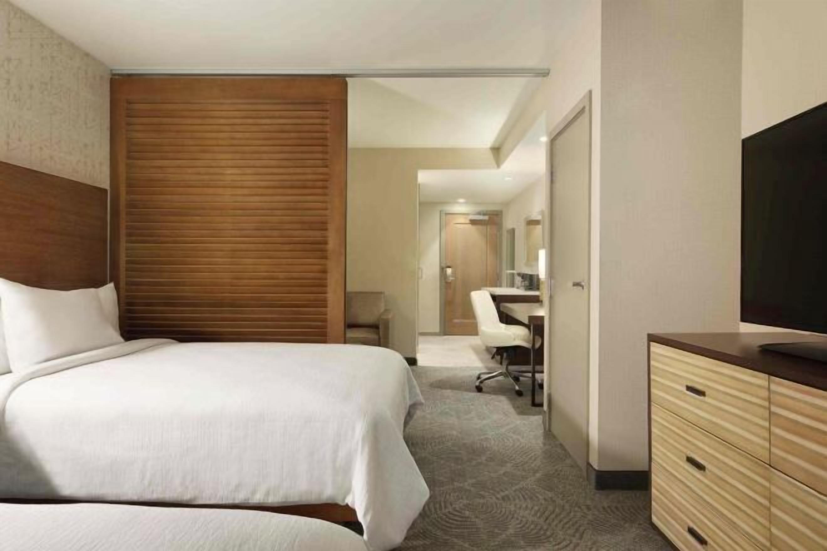 1 dormitori, caixa forta a l'habitació i decoració individual 