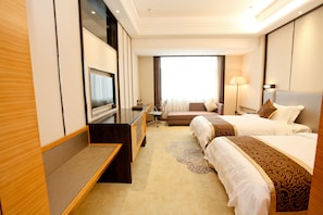 Minibar, escritorio, cortinas blackout y camas plegables/adicionales