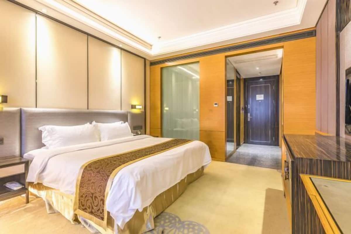 Minibar, desk, blackout drapes, rollaway beds