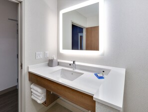 Free toiletries, hair dryer, towels - Holiday Inn Express & Suites Plano East - Richardson by IHG (Plano)