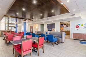 Free buffet breakfast - Holiday Inn Express & Suites Atchison by IHG (Atchison)