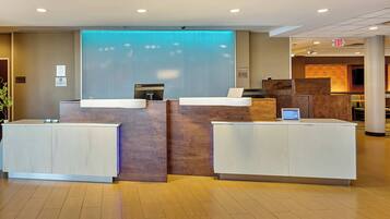 ฝ่ายต้อนรับ