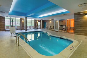 Indoor pool - Fairfield Inn & Suites by Marriott Abingdon (Abingdon)