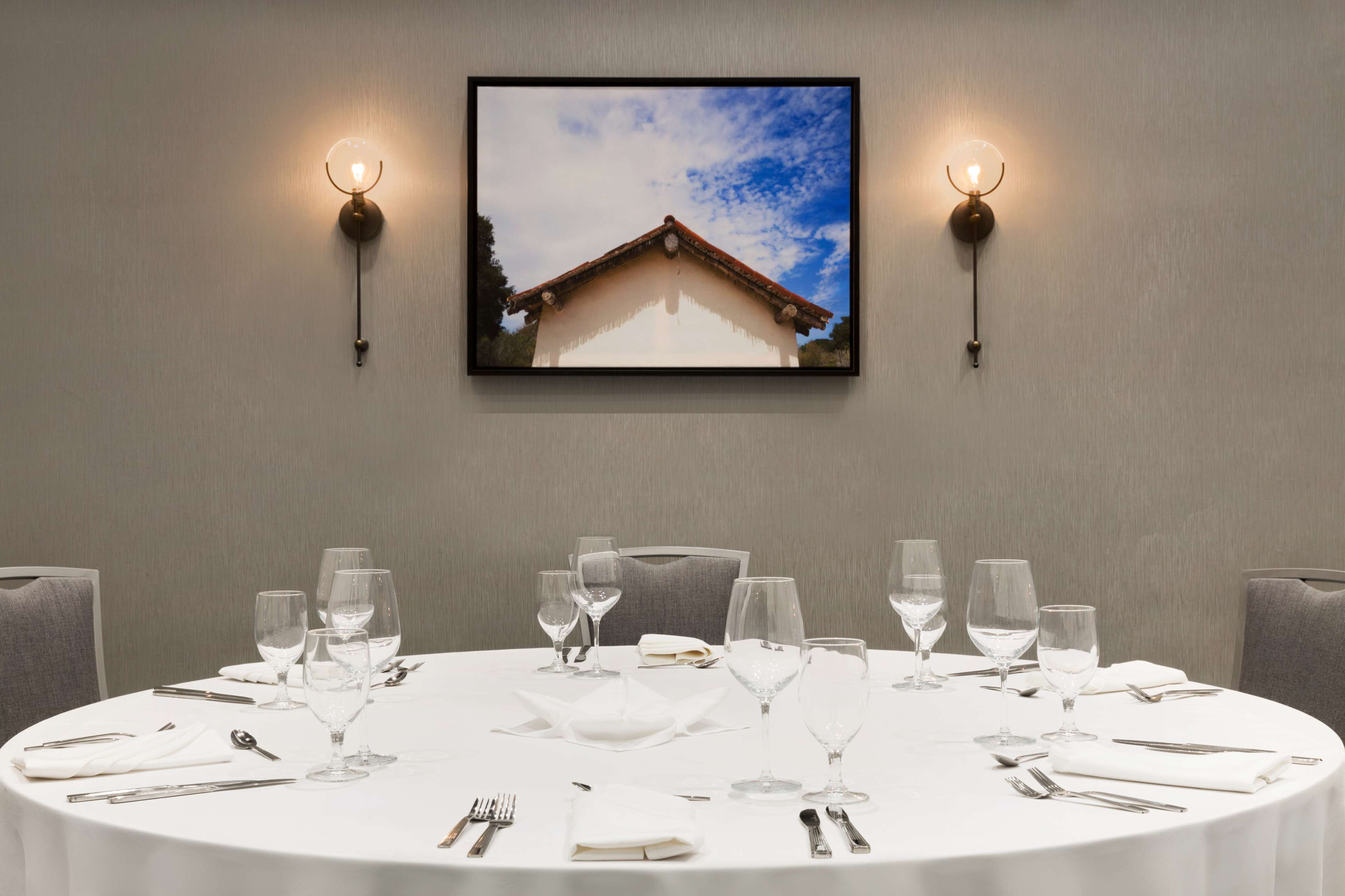 breakfast, lunch, dinner served; american cuisine