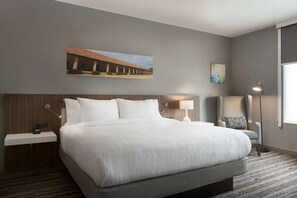 Allergitestet sengetøy, safe på rommet og skrivebord