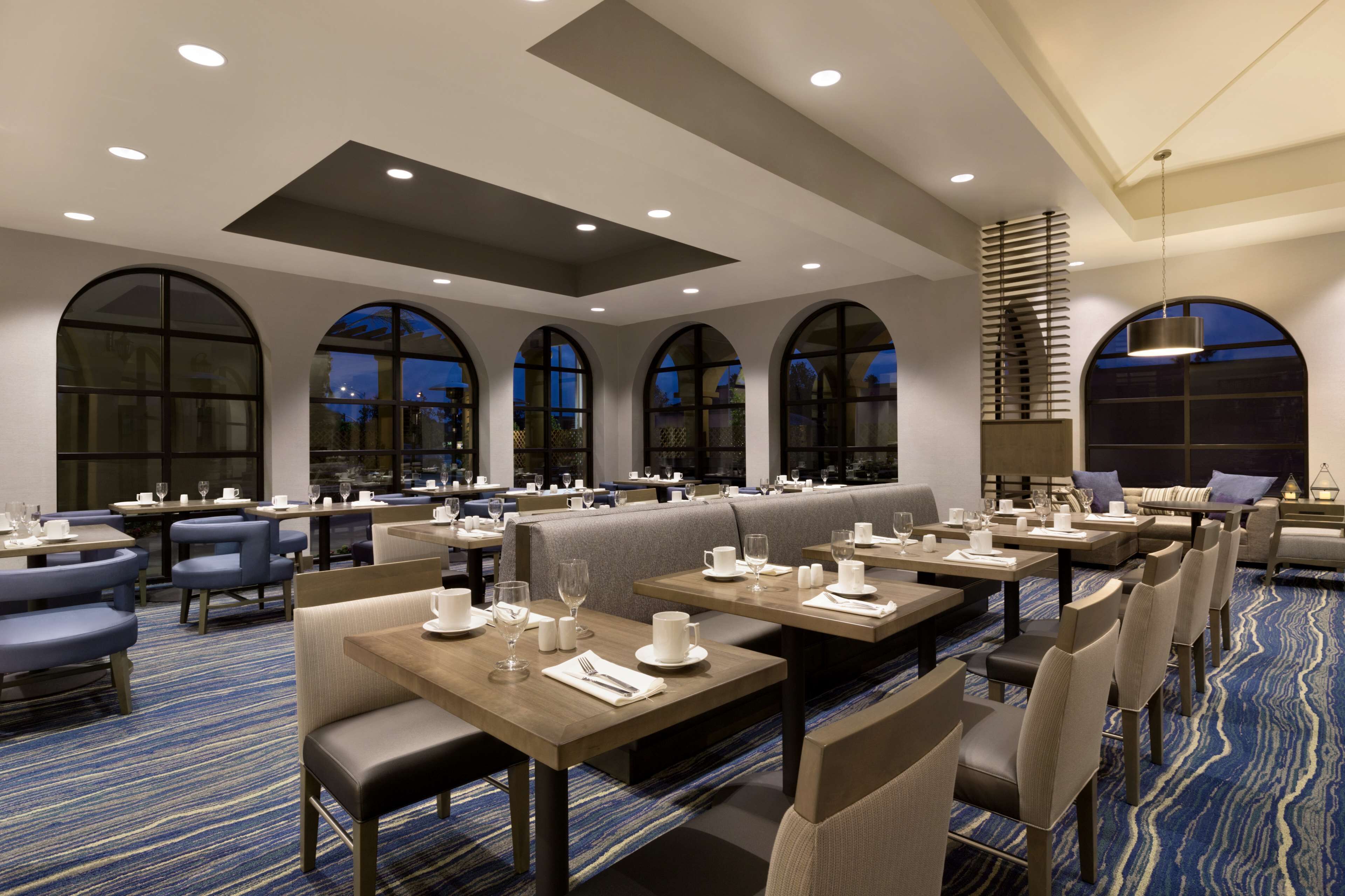 breakfast, lunch, dinner served; american cuisine