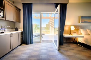 1 Bedroom, Accessible, Balcony (w/ bathtub) | Vistas del balcón