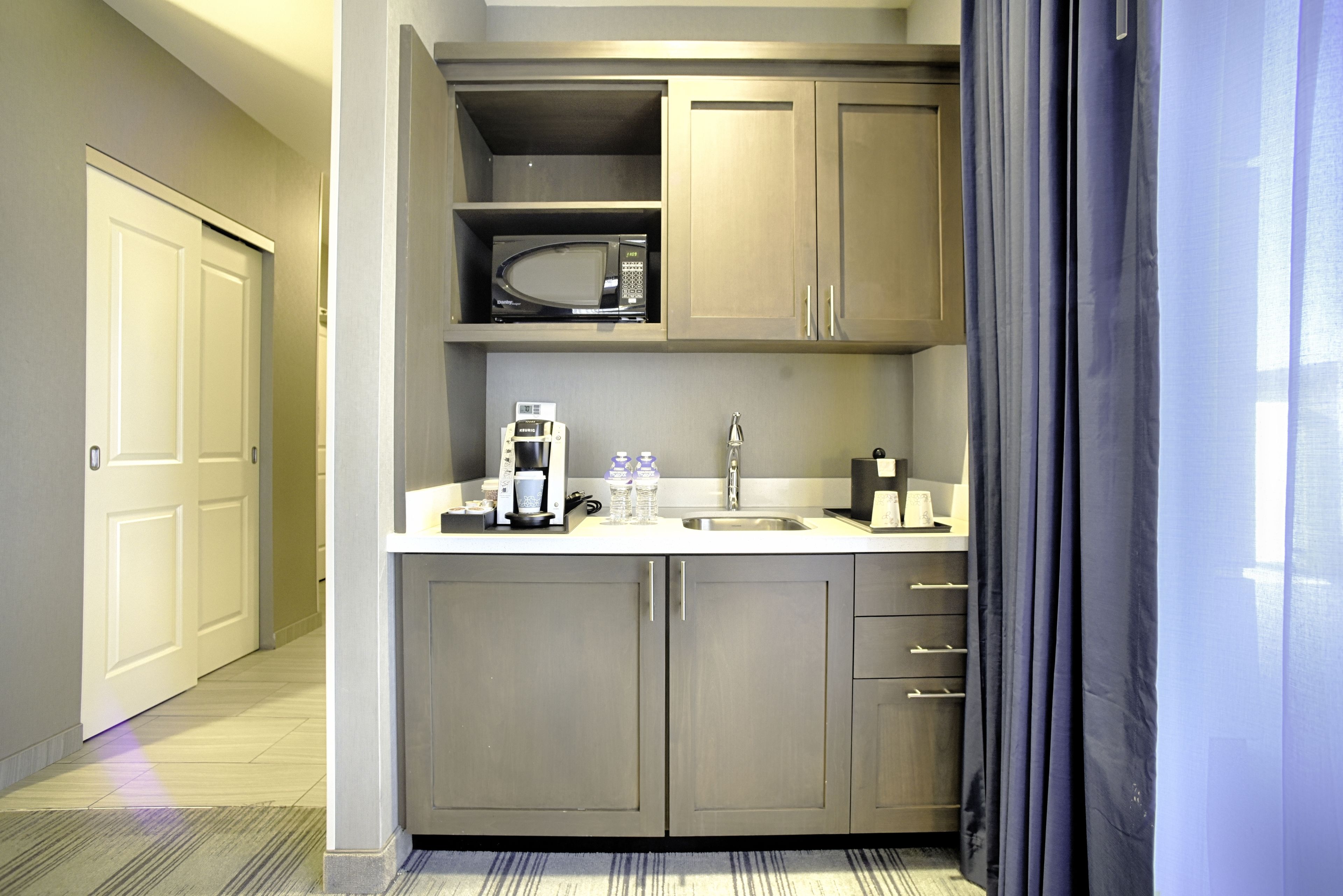 room, 1 king bed, balcony, mountain view | private kitchen | fridge, microwave, coffee/tea maker