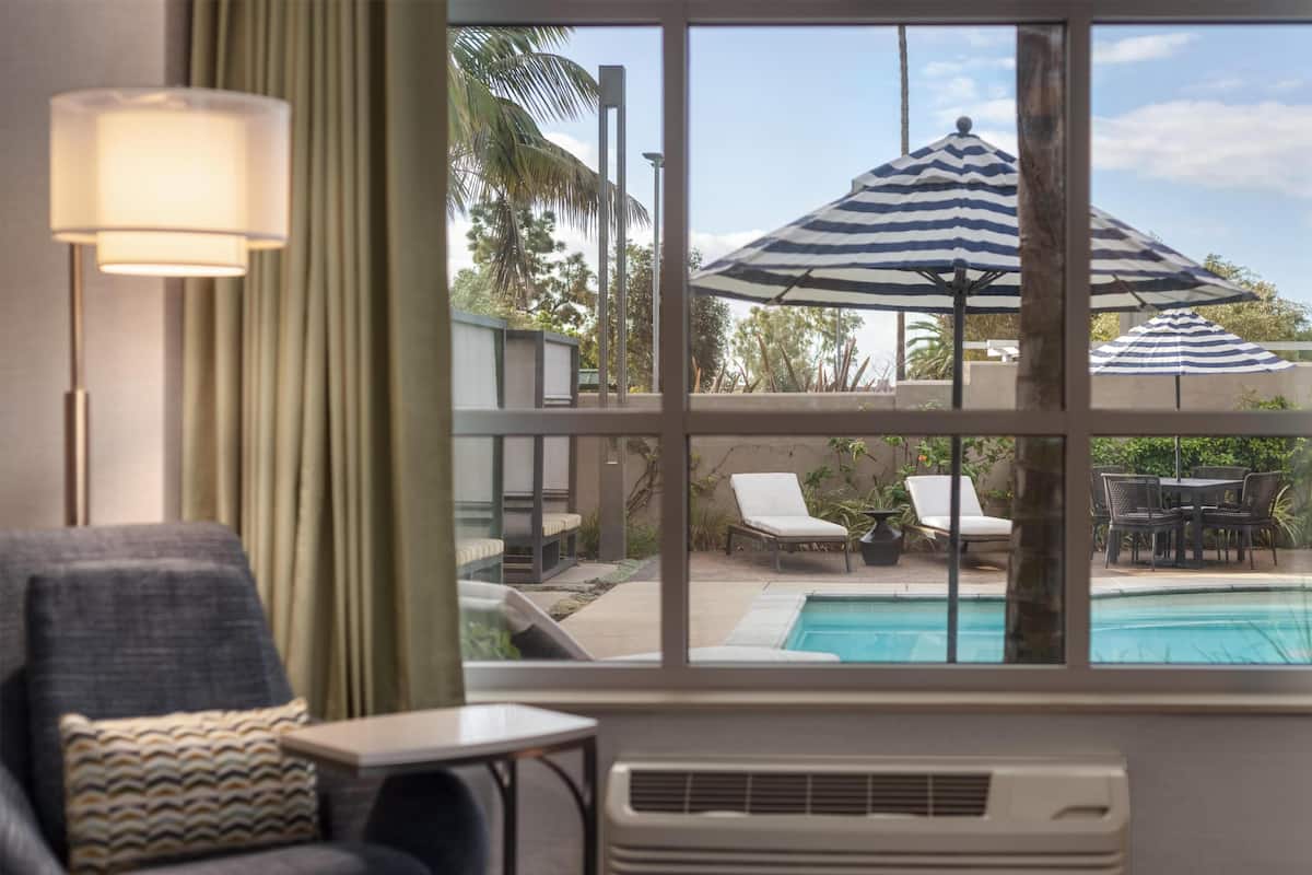 Hypo-allergenic bedding, in-room safe, desk, laptop workspace