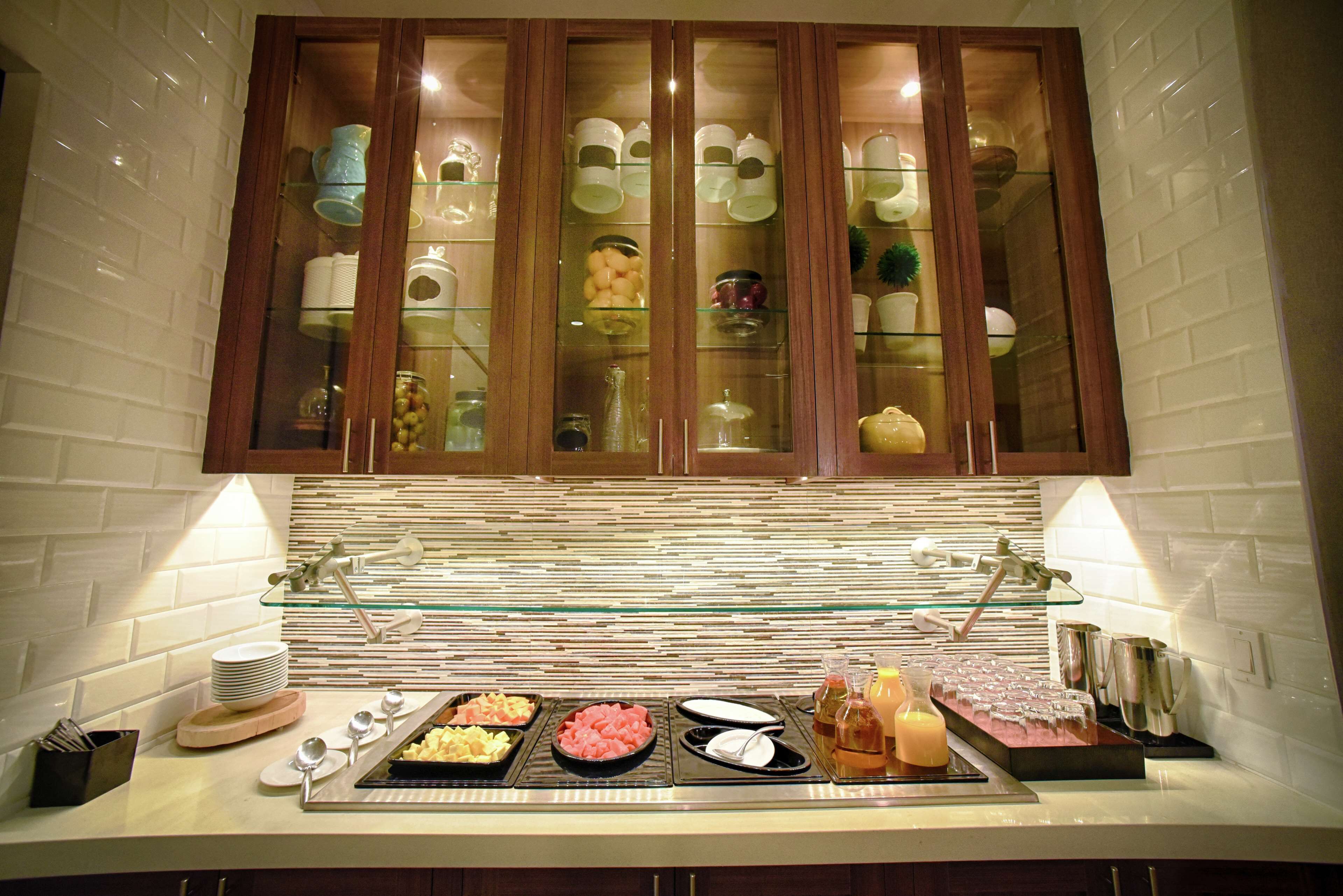 daily buffet breakfast (usd 19 per person)