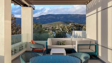 客房, 1 張特大雙人床, 露台, 山景 | 客房景觀