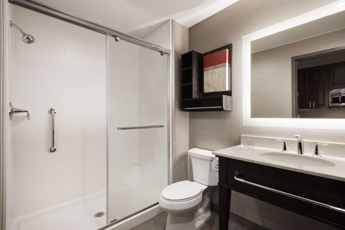 free toiletries, towels