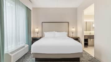 Suite, 1 cama King size, para no fumadores | Escritorio, espacio para trabajar con laptop y cortinas blackout