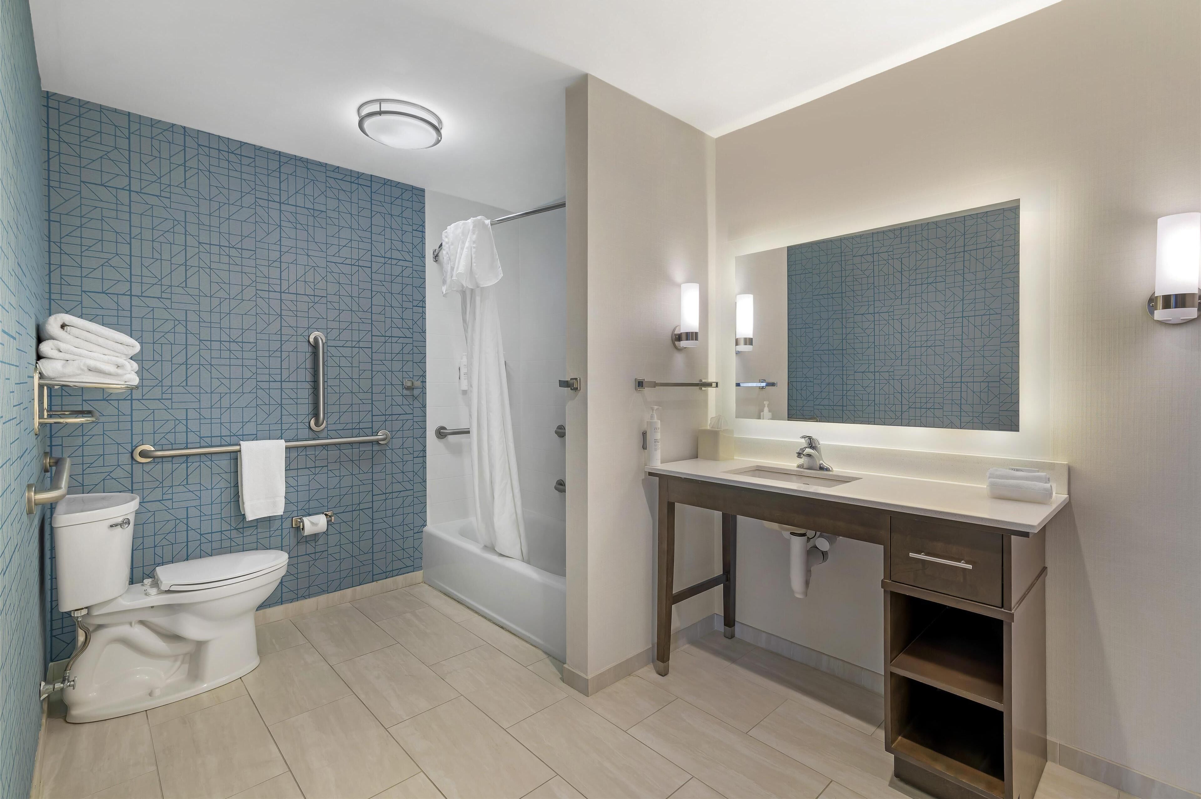 2 queen 1 bedroom suite mobility accessible tub non-smoking | bathroom | combined shower/bathtub, free toiletries, hair dryer, towels