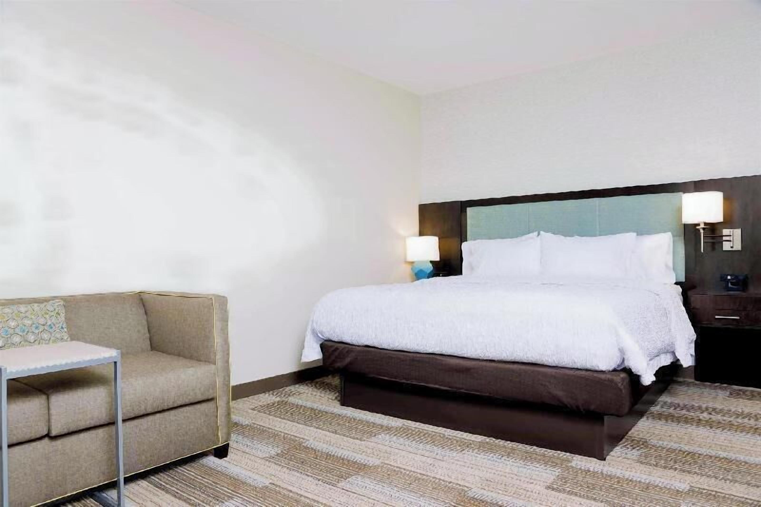 In-room safe, desk, iron/ironing board, free WiFi