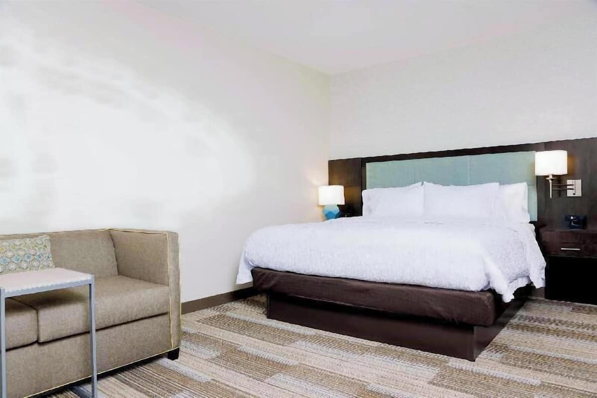 In-room safe, desk, iron/ironing board, free WiFi